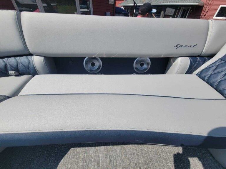 2025 Bennington 25RXSBWA - ESP - Arch - Windshield - Owner Demo US-ETWR6587F425 [photo 27]